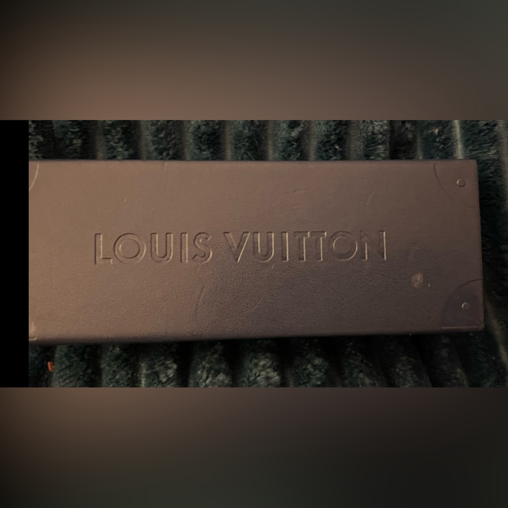✨ Louis Vuitton Black and Silver Aviator Sunglasses Like New with Box ✨ - Picture 5 of 6